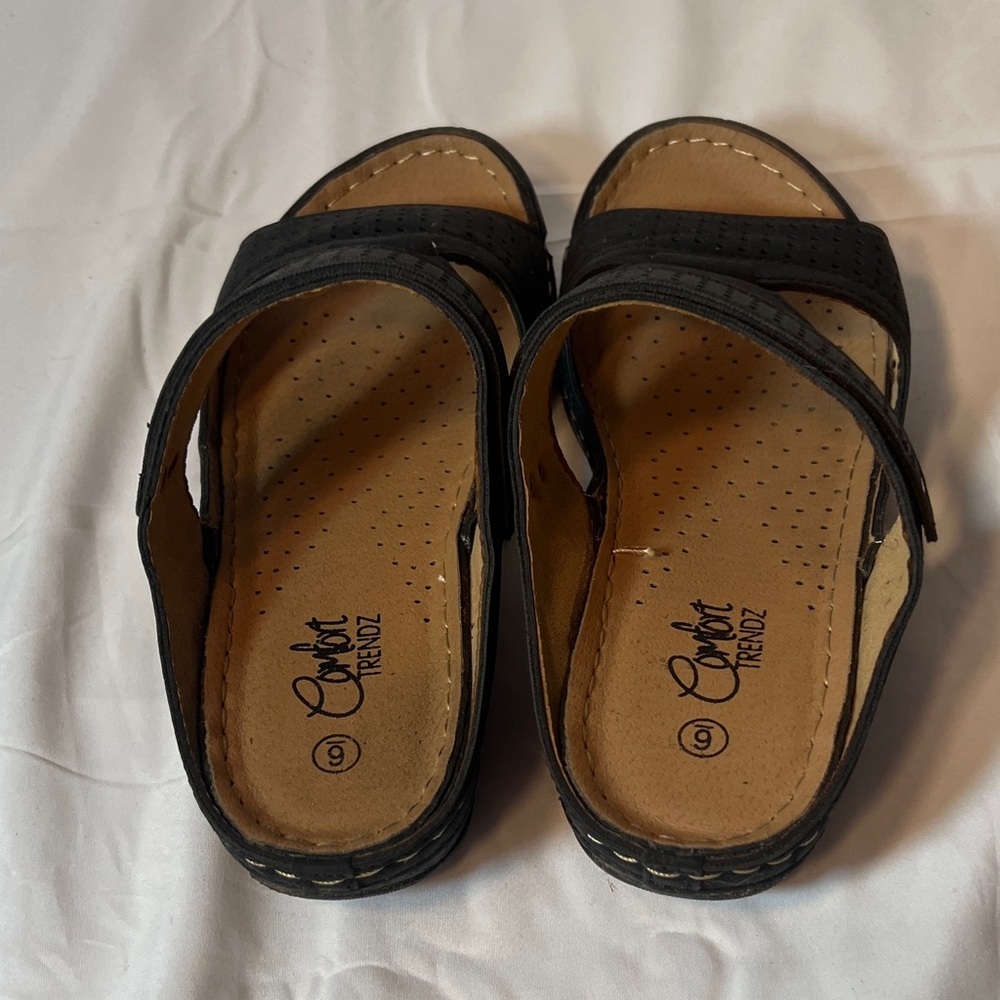 comfort plus by Predictions Women's Black Sandals